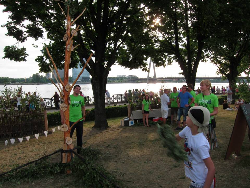 Cast a wreath.