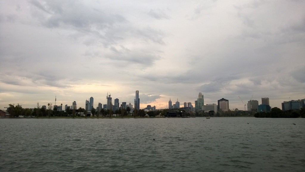The Albert Park Grand Prix Circuit: A Detailed 2024 Lap on Foot