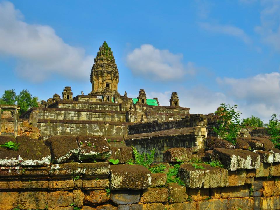 Visiting Roluos: 3 Angkor-era Temples Everyone Misses