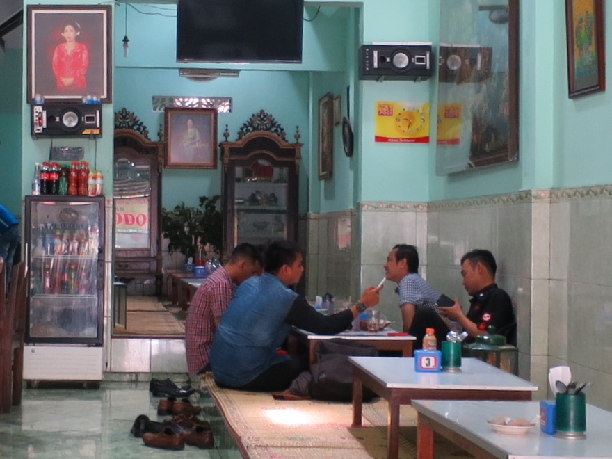 What to Expect in a Lesehan in Yogyakarta