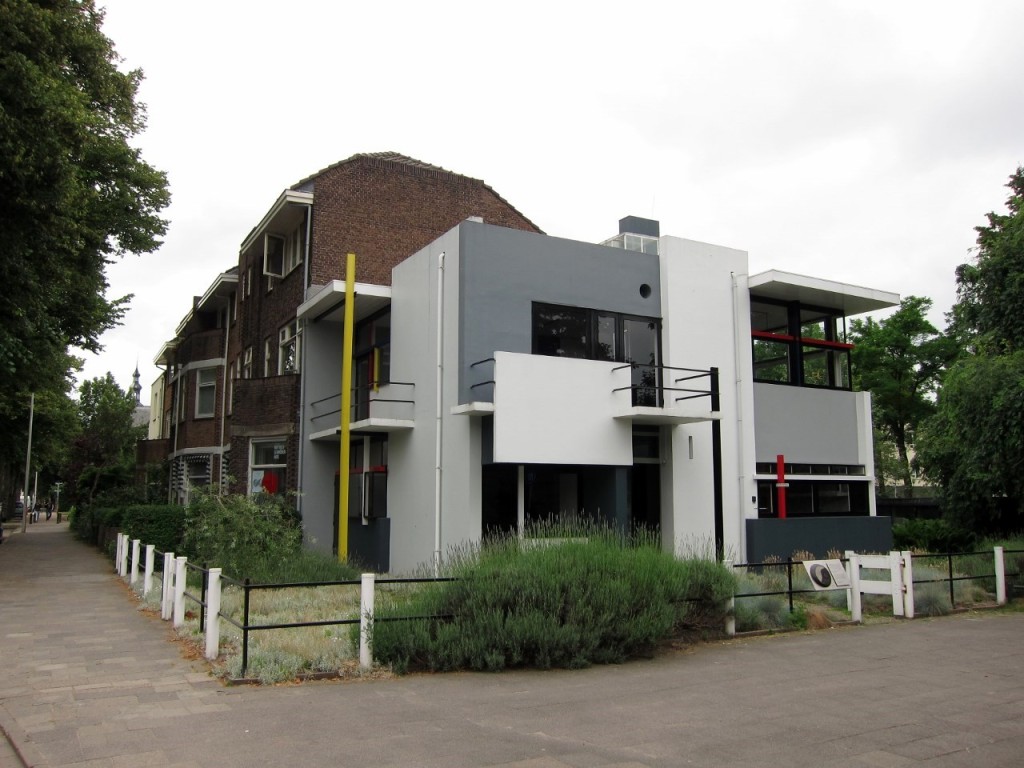 De Stijl: The Unusual Rietveld Schröder House in 60 Minutes