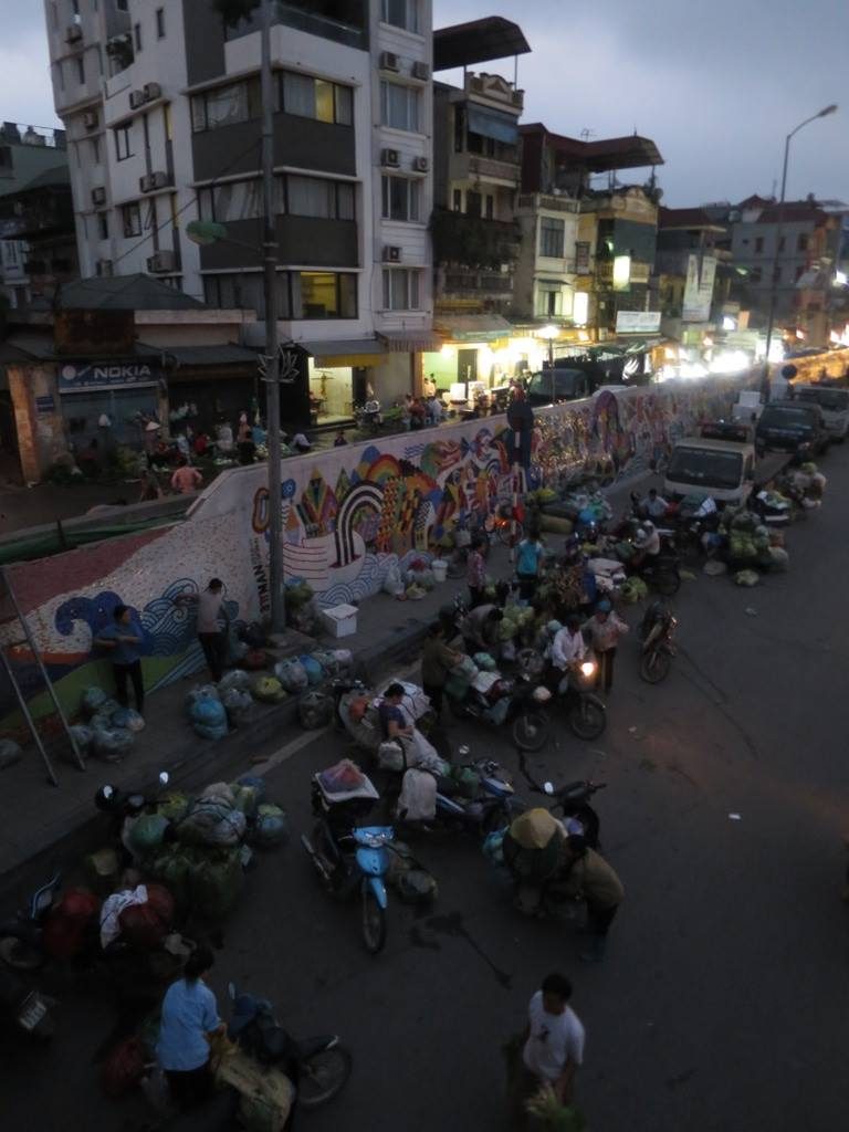 Long Bien market