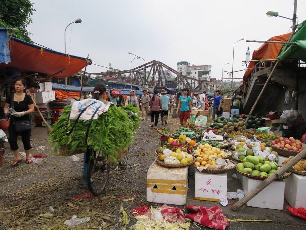 Photographs of Long Bien Market at Daybreak