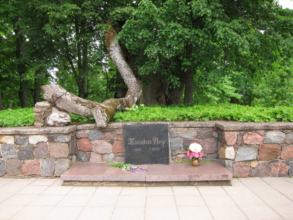 Turaida rose grave 3