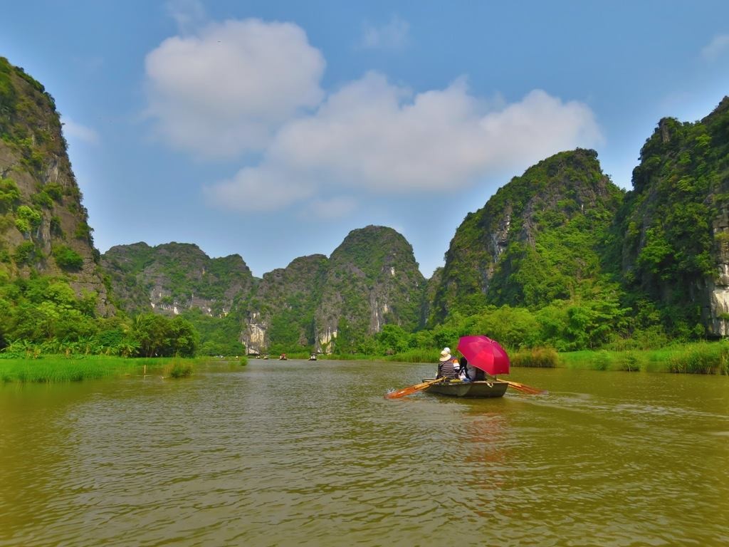 Tam Coc: The Alternative to Halong Bay for Tight Schedules